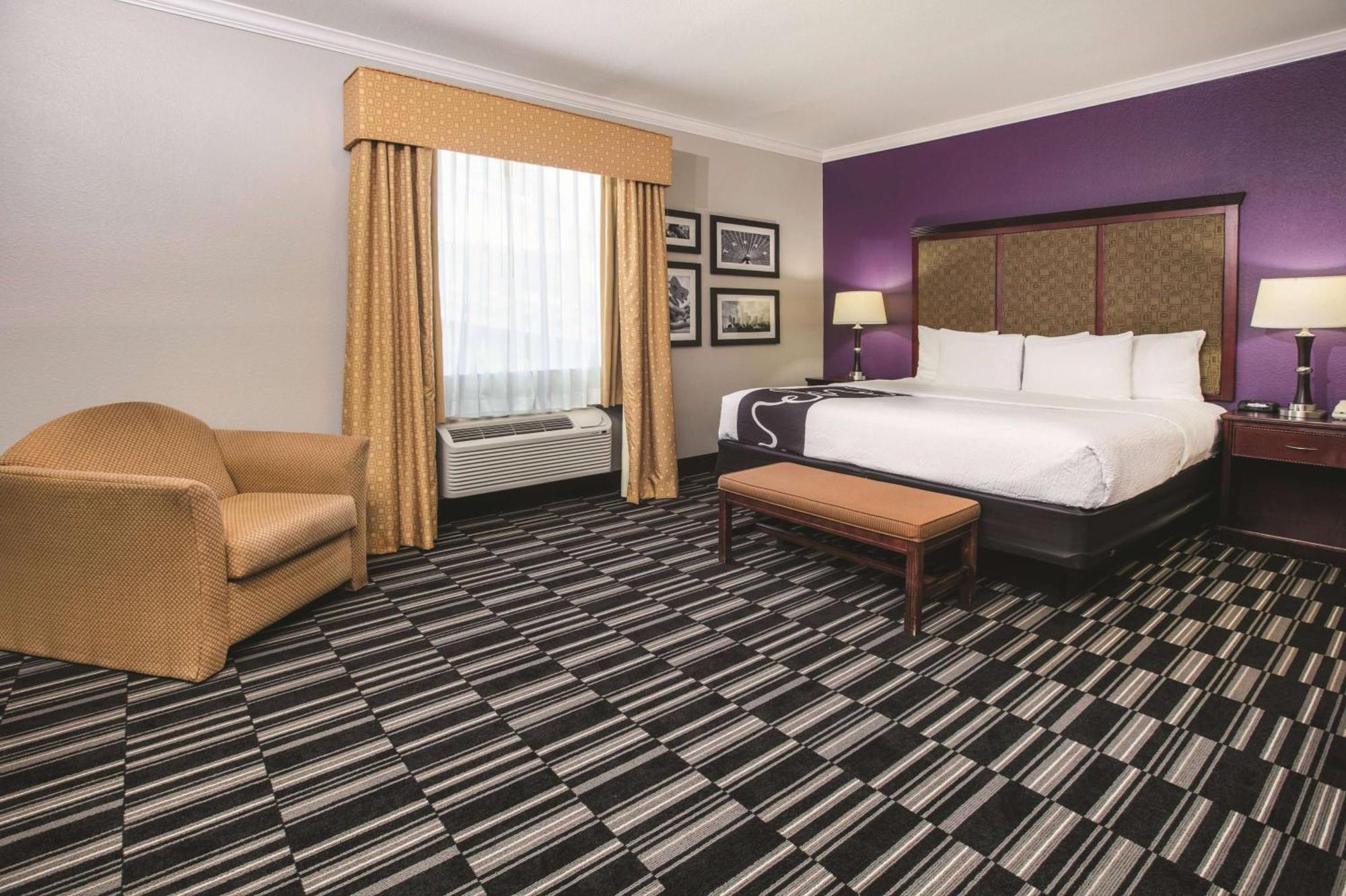 Hotel Baymont By Wyndham Dallas South-desoto
